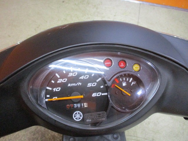 走行もびっくり低走行の７３６１ｋｍ！！ヤマハ純正の水冷３バルブエンジンは本当に加速が滑らかですよ！